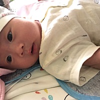 这几天开启一个人在家带娃模式，宝宝乖乖的，感觉没有婆婆帮忙还自在一些。只是以后上班了不得不需要她...