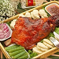 我决定今天做泡椒鱼头，明天做烤羊腿、后天做肉饼，我怎么那么贤惠呢？哈哈哈😄