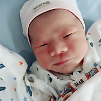 小孩子都是越养越好看的，我家宝宝刚出生就好丑😂养了几天之后，五官就慢慢的长开了，出了月皮肤就越...