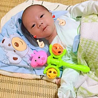 大家月子里面有木有玩手机啊。一般玩多久。很无聊。不玩手机顶不住