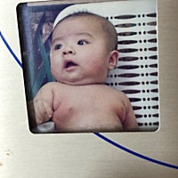 第一张是我老公，第二张是我，剩下三张是我姑娘，长的像谁多一点？欢迎评论