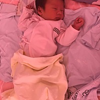 宝宝睡觉一惊一乍的为什么啊？