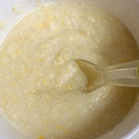 7个月宝宝吃 😁😁😁😁😁😁😁 鸡肉玉米米糊，7个月宝宝要适量加点肉了 1.鸡胸肉一块～洗干...