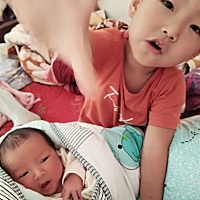 时间好快，转眼之间大宝贝都读书了，小儿子也快出月子了，希望你们两兄弟以后健健康康，快快乐乐的成长...