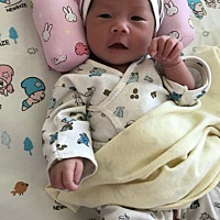 我家宝宝今天住院了，因为肚脐感染！现在特别特别想她，又不可以在那里陪她，她自己一个人待在医院这，...