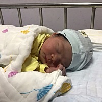 9月3日18点破水，20点17顺产6斤男宝，无侧切。