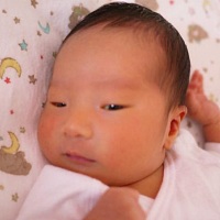 3种方法帮助宝妈退黄 1、尽早给宝宝喂养，尽早排胎便 早期要尽早给新生儿喂养，让胎便尽早的排出，最好...