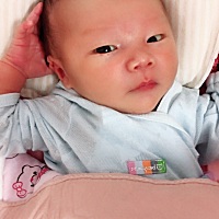 宝宝脖子一圈都是湿疹怎么办？还有后背都是红红的。