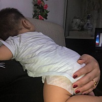 就非得在我身上睡，撅着个屁股，放那里就醒，他还以为他在肚子里吗😂