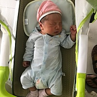 补上帖子，还好听主治医生的，刨腹产，8.8斤，都吓到我了，看到宝宝的人都说像别人满月的小孩，其实他才...