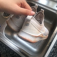 这孩子，鞋脏一点，就让我刷，再也不想养男孩了