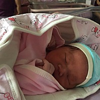 9:25生男孩一枚，只是个懒宝宝一天了都不睁眼睛也不吃奶一直在睡觉