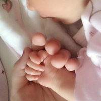 晒晒我家十四天的女宝宝，医生们都说是长腿美女哦😁