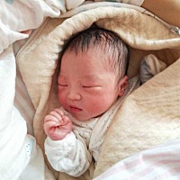 9.2号见红，9月5号破羊水，等了5个小时无阵痛，见红之后胎心不是很好，也没给我打催产，医生想让我...