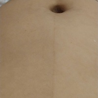 六个月肚子早上躺着就这样的，好不显怀，但这家伙很活跃