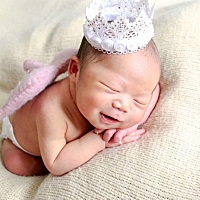 2号早上四点半发现见红，提前了八天 ，7点开一指，中午12点阵痛加强两指，五点开三指进产房，打无痛加快...