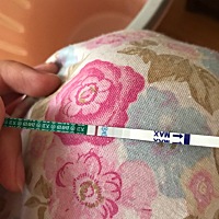 各位姐妹，麻烦帮我看一下这个是不是有了，月经推迟3天，谢谢