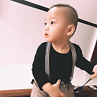 今日份9•8 🖤 20个月整 天气有点凉 小哥哥有点甜 愿你自己长大以后有充分的忍耐去担当 有充分单纯的...