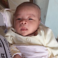 宝宝很能吃（奶粉和母乳混合）放屁好臭有什么影响吗？