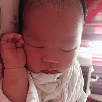 一直在盼望你出生 现在出生了每天喂奶好痛苦 怀念你还在我身体里的日子😂😂