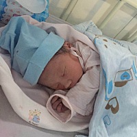 37+2足月发动。六斤二两男宝。顺产一切正常。😌😌😌😌