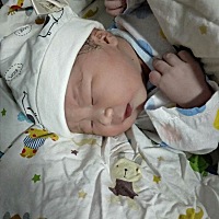 宝宝半个月了8斤半咯  出生时7斤二两的小公举 雪白雪白的  开心 整个孕期没忌过口 什么该吃的不该吃的都...