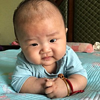 怀孕的时候～一百四十多斤，靠近一百四～月子里一百一百一十八，出月子一百零八，现在宝宝三个月我一百...