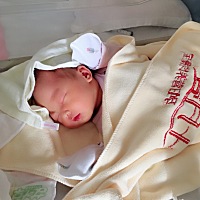 九月六号生的宝宝 特来给大家抱喜。顺产侧切六斤八两男宝  大家不要相信看肚型 吃的喜好判定男女这...