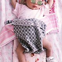 宝宝快满月了，我老公这边没有人，所以我妈过来伺候我月子。我妈看我特别亲。我老公天天在外面忙挣钱，...