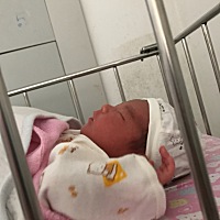 小家伙跟四维时候还是挺像的吧😂哈哈，没想到居然是个女儿，之前别人看我肚子都说是男孩，这下可把老...