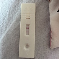 这个算印吗，朋友说是验孕棒自带的淡粉色，能不能帮我看看