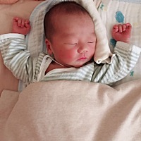 9.5号出生的男宝宝，6.5斤，顺产，无侧切，轻微撕裂。接男宝宝的来哦