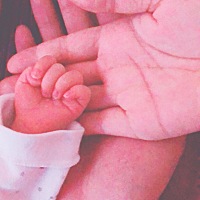 9月2号的预产期，1号晚上见红，开始疼，住院，2号晚上11点破水，后来疼的两个人按不住我，3号早上六点多...