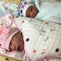 报喜了，9月6号顺产，龙凤宝贝，哥哥五斤二两，妹妹四斤九两。开骨不痛，生的时候和缝针的时候痛，...