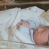 9月9号夜晚10点生的，痛到神智不清，进产房一个小时用蛮力顺产撕裂，6