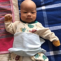 宝宝40天了，满月之前一直用尿布，最近才开始晚上用纸尿裤，用的花王纸尿裤，结果昨天发现宝宝红屁股了...