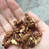 婆婆喊我多吃点黑桃，说宝宝吃奶二天蛋蛋才收的好，跟黑桃一样圆圆的～