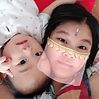 无论多苦多累，我都愿意把你带在身边，愿多跟你呆在一起时间长些。你长大好多，也调皮捣蛋很多，有时很...