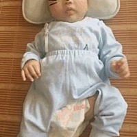 2个月宝宝下半夜睡觉不踏实，抓耳挠腮，哼哼唧唧，白天睡觉放下就醒，是缺钙么，我们没有晒太阳，补充了...