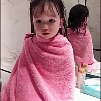 天气冷了  给宝宝准备一个恒温八度得浴巾  感觉非常棒棒哒