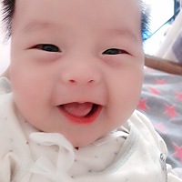 宝宝后脑勺有一圈没头发，是缺钙吗，知道的宝妈给个答案