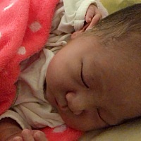 破腹产六斤九健康男宝一枚，过程的艰辛就不说了，虽然经历的事好多，以后我们一家三口要好好的，开开心...