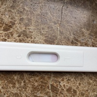 谁能告诉我一下，这是阴性还是阳性啊,都不知道怎么看的了。