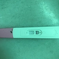 麻烦各位可爱漂亮的麻麻帮我看一下 这是有了猪宝宝嘛🙈上个月17号来的姨妈 到今天应该姨妈来的 但是木...