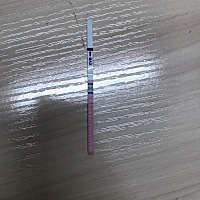 请问排卵期后十多天再用测卵试纸测试发现两条线的颜色一样，是否怀孕了？