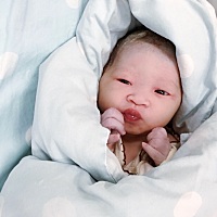 2018-09-09，花卷儿出生啦，经历了20多个小时，从此我的世界多了一个你，欢迎来到这个世界。