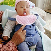 冬天给宝宝换尿裤怎么换呀   感觉一点都不方便