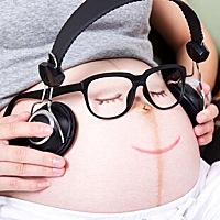 怀孕后肚子有黑线，是生男孩子的节奏？ 怀孕后对生男生女的判断有着各种各样的猜测，比较常见的是观察孕...