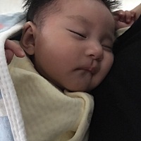 这两天天气一下变冷，宝宝有点打喷嚏咳嗽没有发烧，亲们这样子要不要吃药！