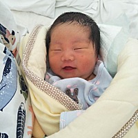 医生说宝宝黄疸偏高，今天去照蓝光去了，哭了一天😣，宝宝不在家，心里空空的，哎